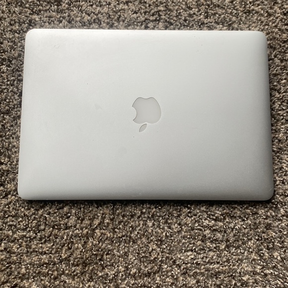 I’m selling my MacBook Air with charger runs great no damages barely uses it.